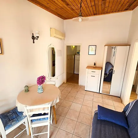 Apartman Carmen Mit Blick Auf Wasser By Interhome Vinisce