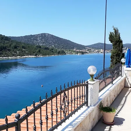 Apartman Carmen Mit Blick Auf Wasser By Interhome